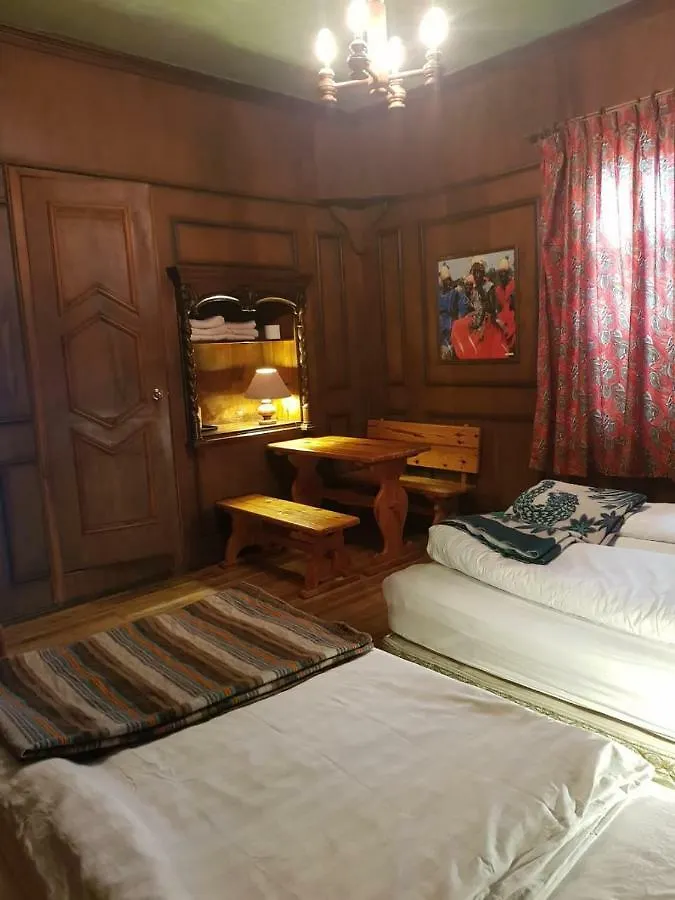 Hostal Zentrum Quito 3*,